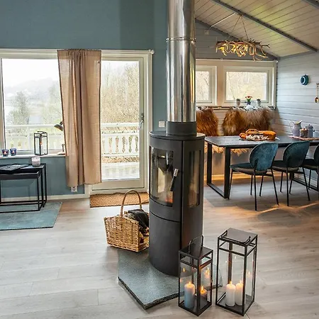 Refsnes Overnatting, Hus Gunti *