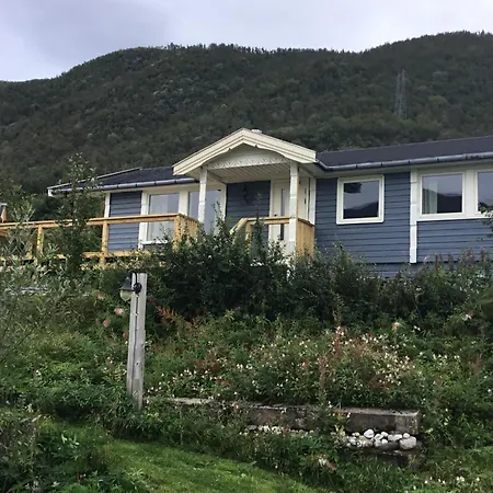 Refsnes Overnatting, Hus Gunti Vebbestad